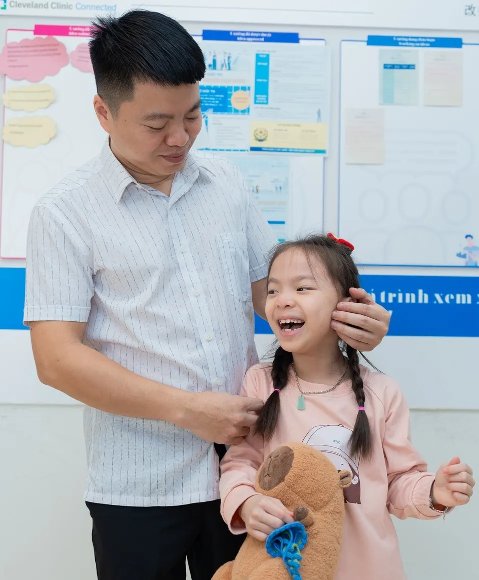 Vinmec v&agrave; h&agrave;nh tr&igrave;nh n&acirc;ng đỡ sự sống mong manh: Khi "chồi non b&eacute; nhỏ" lớn l&ecirc;n từ những b&agrave;n tay kh&ocirc;ng bu&ocirc;ng- Ảnh 2.