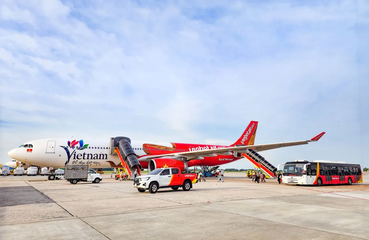 Vietjet tự phục vụ mặt đất: Tỷ lệ đúng giờ tại Tân Sơn Nhất tăng mạnh, sẵn sàng cho mùa cao điểm cuối năm - Ảnh 2.