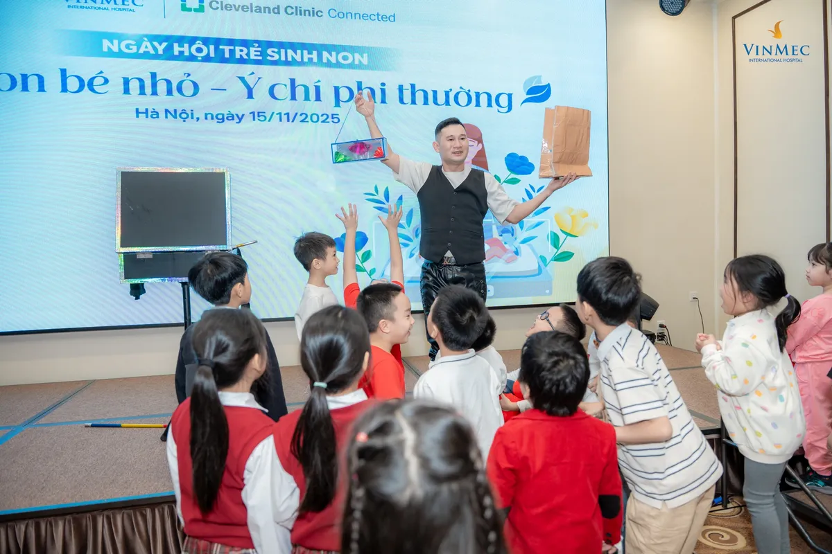 Vinmec v&agrave; h&agrave;nh tr&igrave;nh n&acirc;ng đỡ sự sống mong manh: Khi "chồi non b&eacute; nhỏ" lớn l&ecirc;n từ những b&agrave;n tay kh&ocirc;ng bu&ocirc;ng- Ảnh 3.