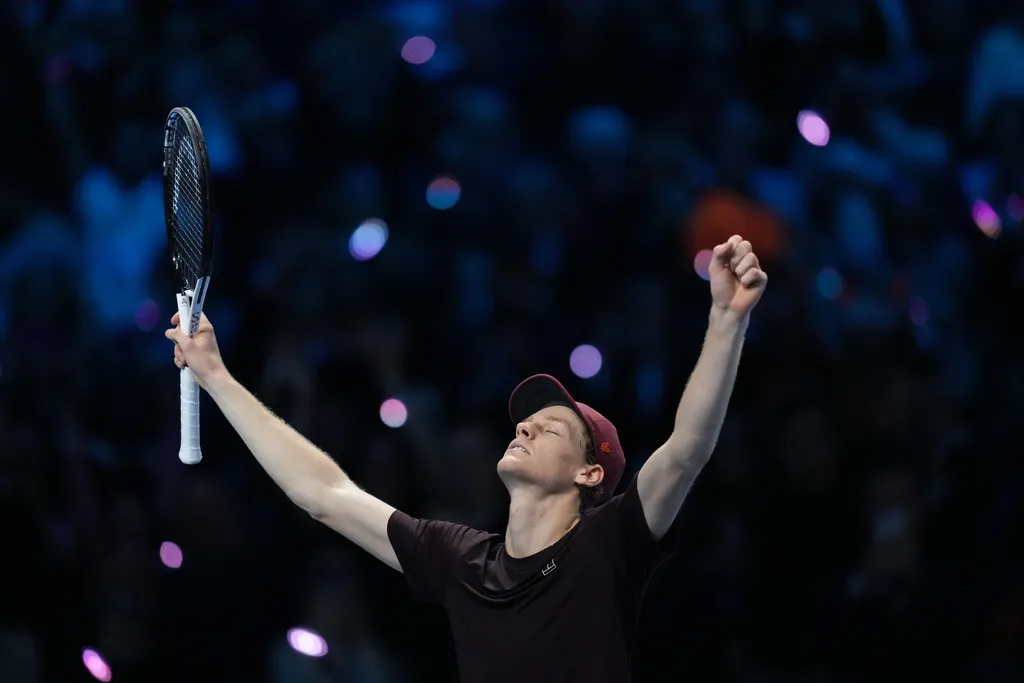 Jannik Sinner bảo vệ thành công chức vô địch ATP Finals
- Ảnh 2.