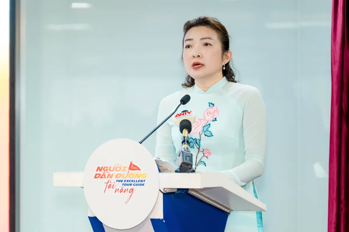 Ngành du lịch TP Hồ Chí Minh chuẩn hóa hình ảnh hướng dẫn viên- Ảnh 1.