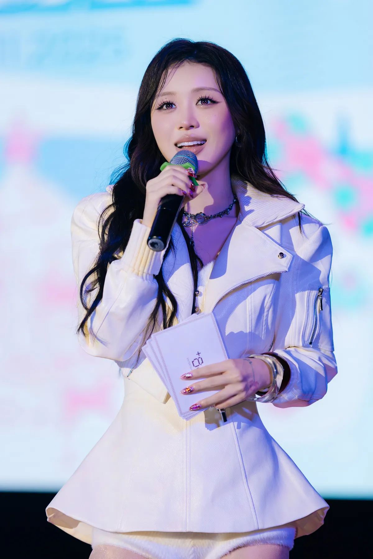 Han Sara gây sốt khi tự tay làm 800 chiếc bánh tặng fan trong sinh nhật tuổi 25 - Ảnh 3.