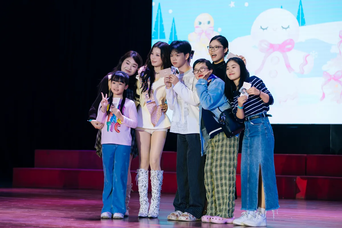 Han Sara gây sốt khi tự tay làm 800 chiếc bánh tặng fan trong sinh nhật tuổi 25 - Ảnh 7.