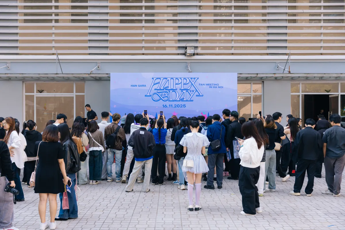 Han Sara gây sốt khi tự tay làm 800 chiếc bánh tặng fan trong sinh nhật tuổi 25 - Ảnh 1.