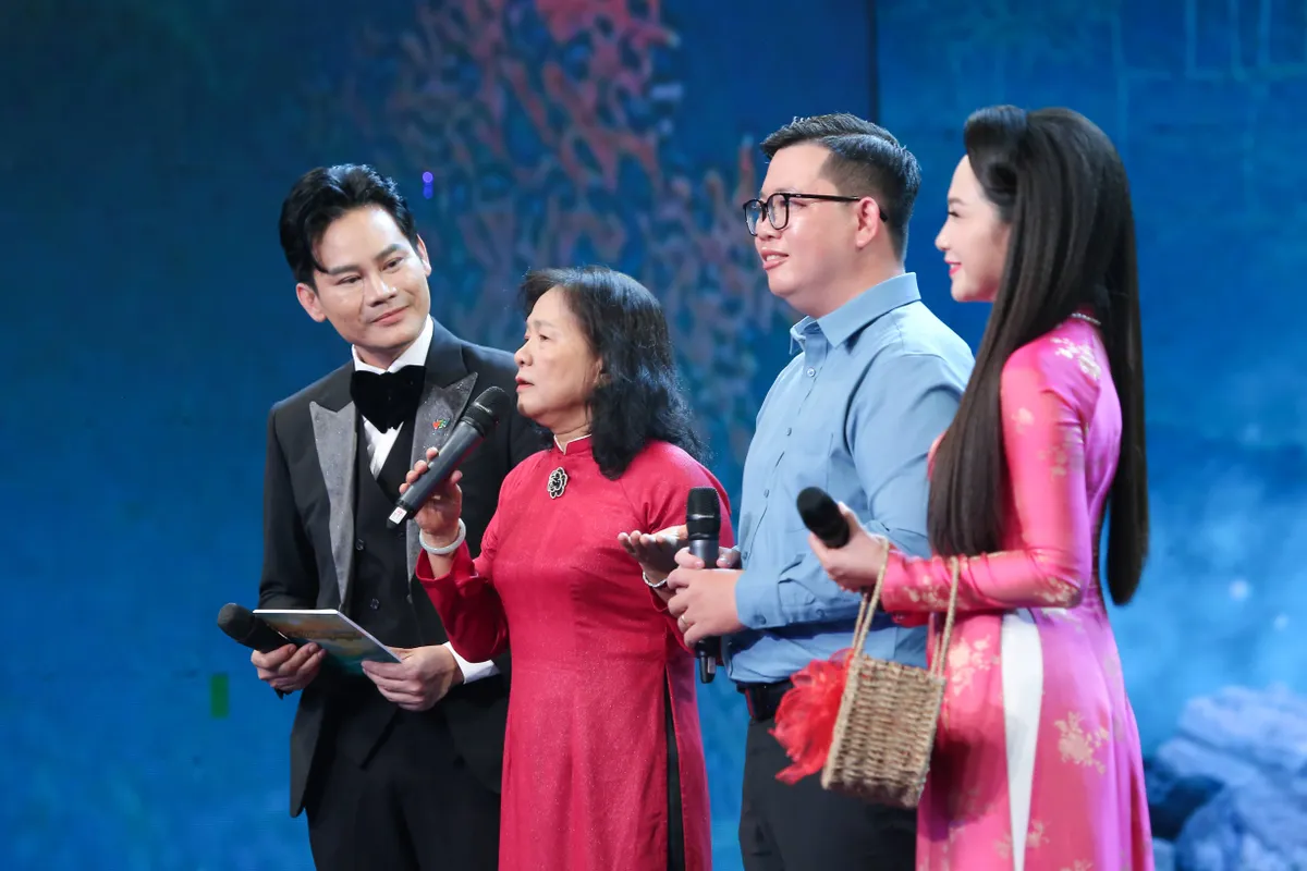 Người thầy ở "lớp học đảo ngược" không ngừng đổi mới để thắp sáng tri thức cho học trò- Ảnh 3. Người thầy ở "lớp học đảo ngược" không ngừng đổi mới để thắp sáng tri thức cho học trò- Ảnh 3.