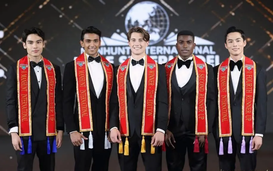 Top 5 Manhunt International 2025, đại diện Việt Nam(bìa phải) giành vị trí Á vương 4 