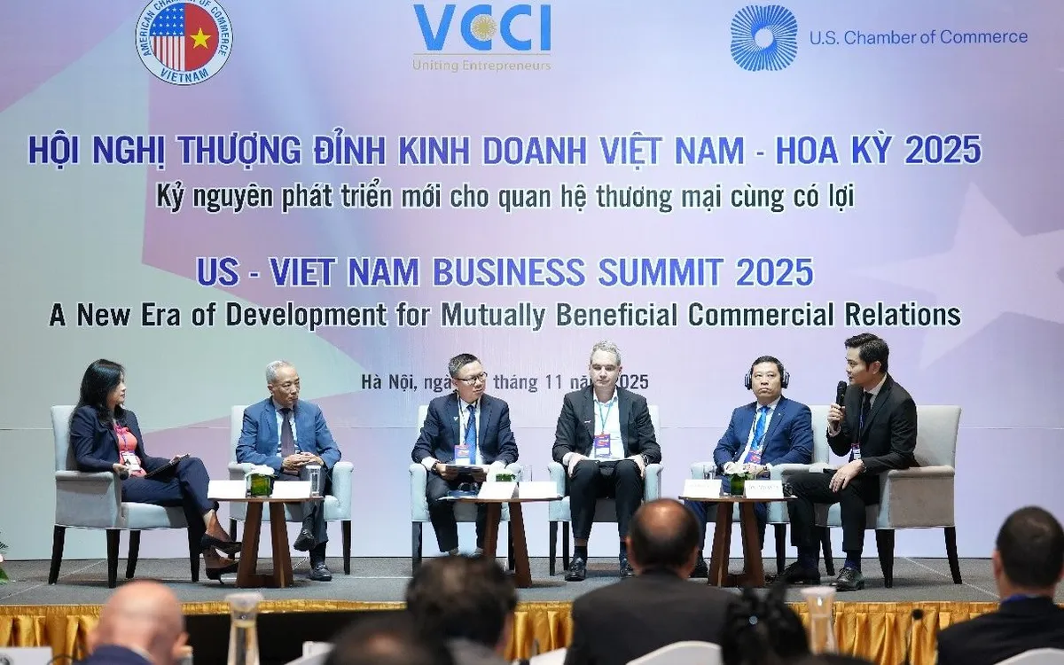 Ông Bryan Ty (bìa phải) tham gia tọa đàm tại Hội nghị Thượng đỉnh Kinh doanh Việt Nam-Hoa Kỳ ngày 12/11/2025.