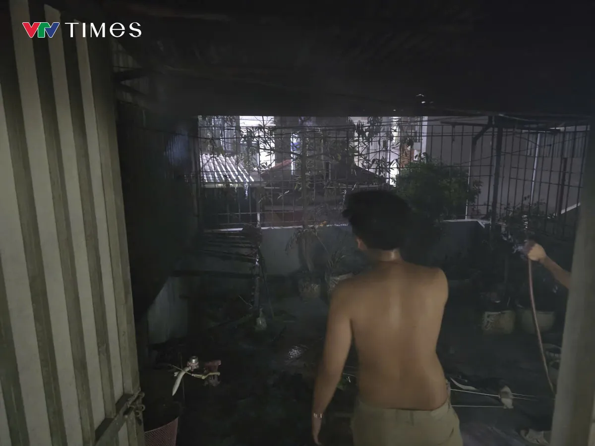 Cháy nhà trong ngõ trên đường Lĩnh Nam, Hà Nội- Ảnh 1. Cháy nhà trong ngõ trên đường Lĩnh Nam, Hà Nội- Ảnh 1.