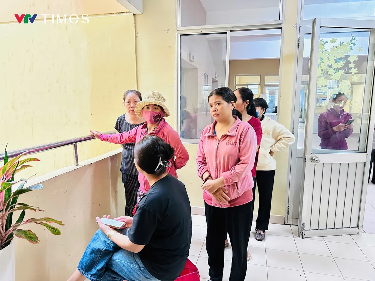 Điều trị tích cực cho các hành khách bị thương trong vụ xe bị tai nạn do sạt lở đèo Khánh Lê - Ảnh 4.