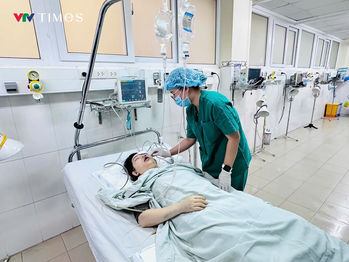 Điều trị tích cực cho các hành khách bị thương trong vụ xe bị tai nạn do sạt lở đèo Khánh Lê - Ảnh 5.