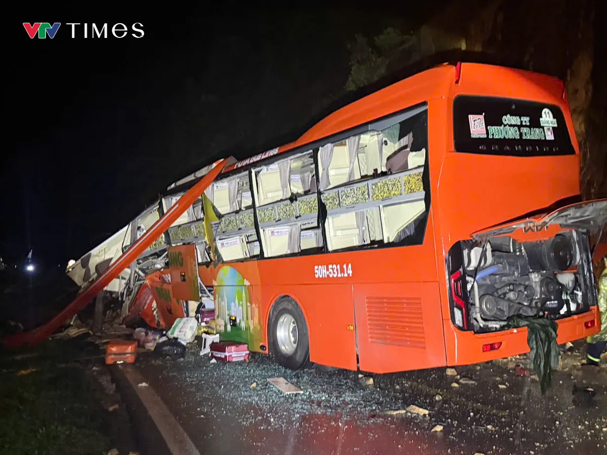 Khánh Hòa: Xe khách bị vùi trên đèo Khánh Lê, đã đưa được nạn nhân cuối cùng ra ngoài  - Ảnh 2.