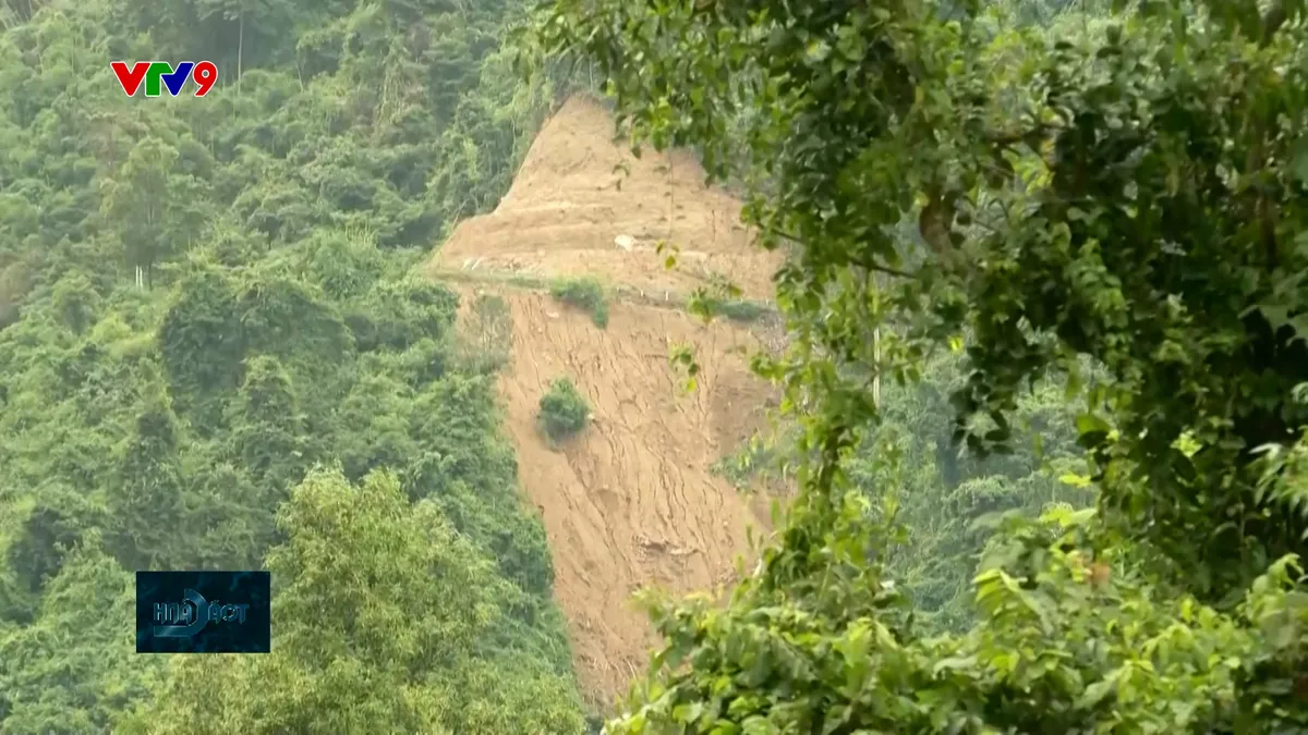 sajt lở đèo khánh sơn.jpg