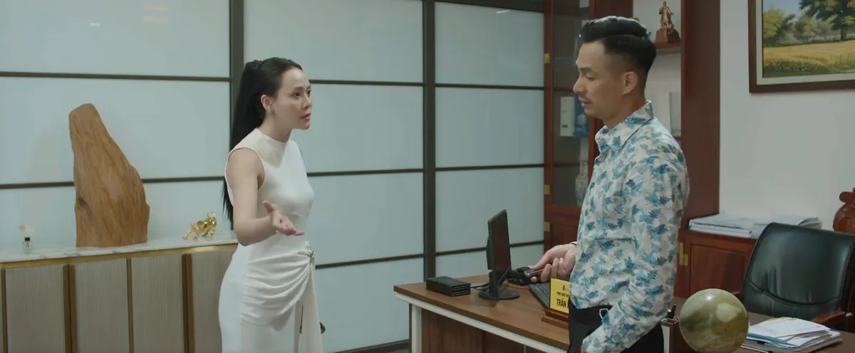 Lằn ranh - Tập 12: Triển quyết tham gia cuộc đua giành ghế Giám đốc Sở - Ảnh 10.