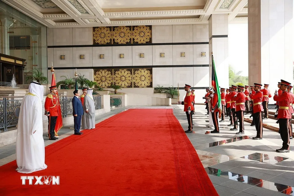 Thủ tướng Nhà nước Kuwait chủ trì lễ đón Thủ tướng Phạm Minh Chính - Ảnh 4.