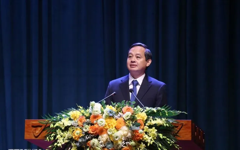 Tân Chủ tịch Ủy ban Nhân dân tỉnh Bắc Ninh Phạm Hoàng Sơn phát biểu nhận nhiệm vụ. Ảnh: TTXVN