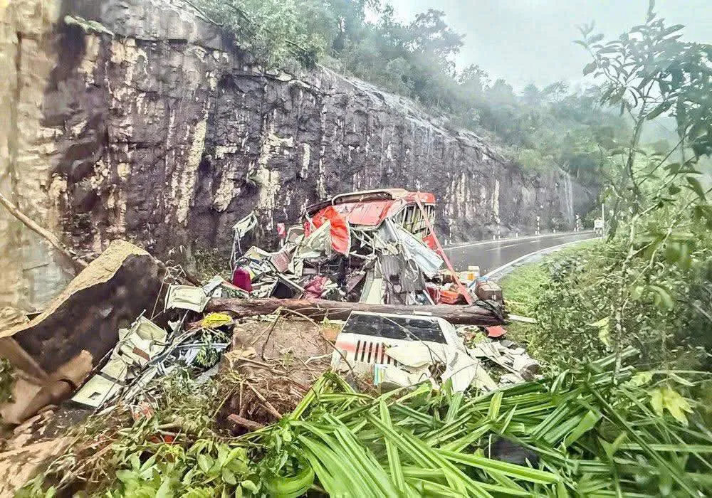 Khánh Hòa - Lâm Đồng: Đóng hàng loạt tuyến đèo vì sạt lở nghiêm trọng - Ảnh 1.