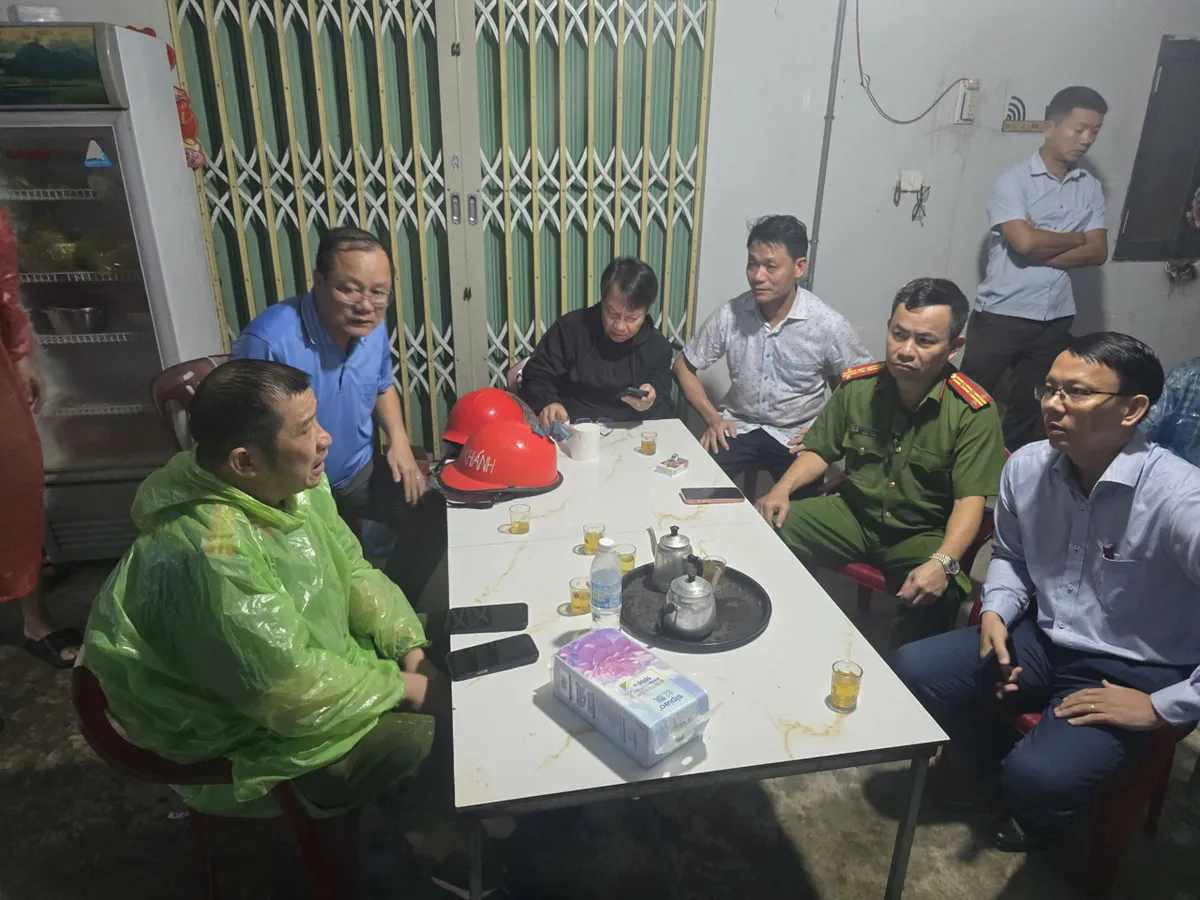 Khánh Hòa: Xe khách bị vùi trên đèo Khánh Lê, đã đưa được nạn nhân cuối cùng ra ngoài  - Ảnh 3.