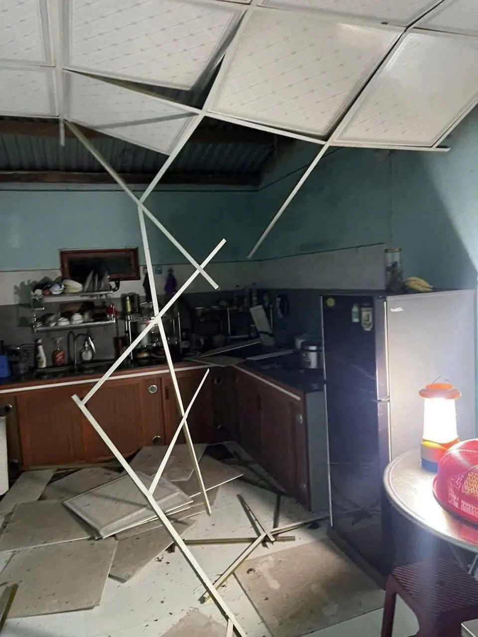  Đà Nẵng: Lốc  xoáy làm tốc mái gần 60 ngôi nhà trong đêm - Ảnh 5.