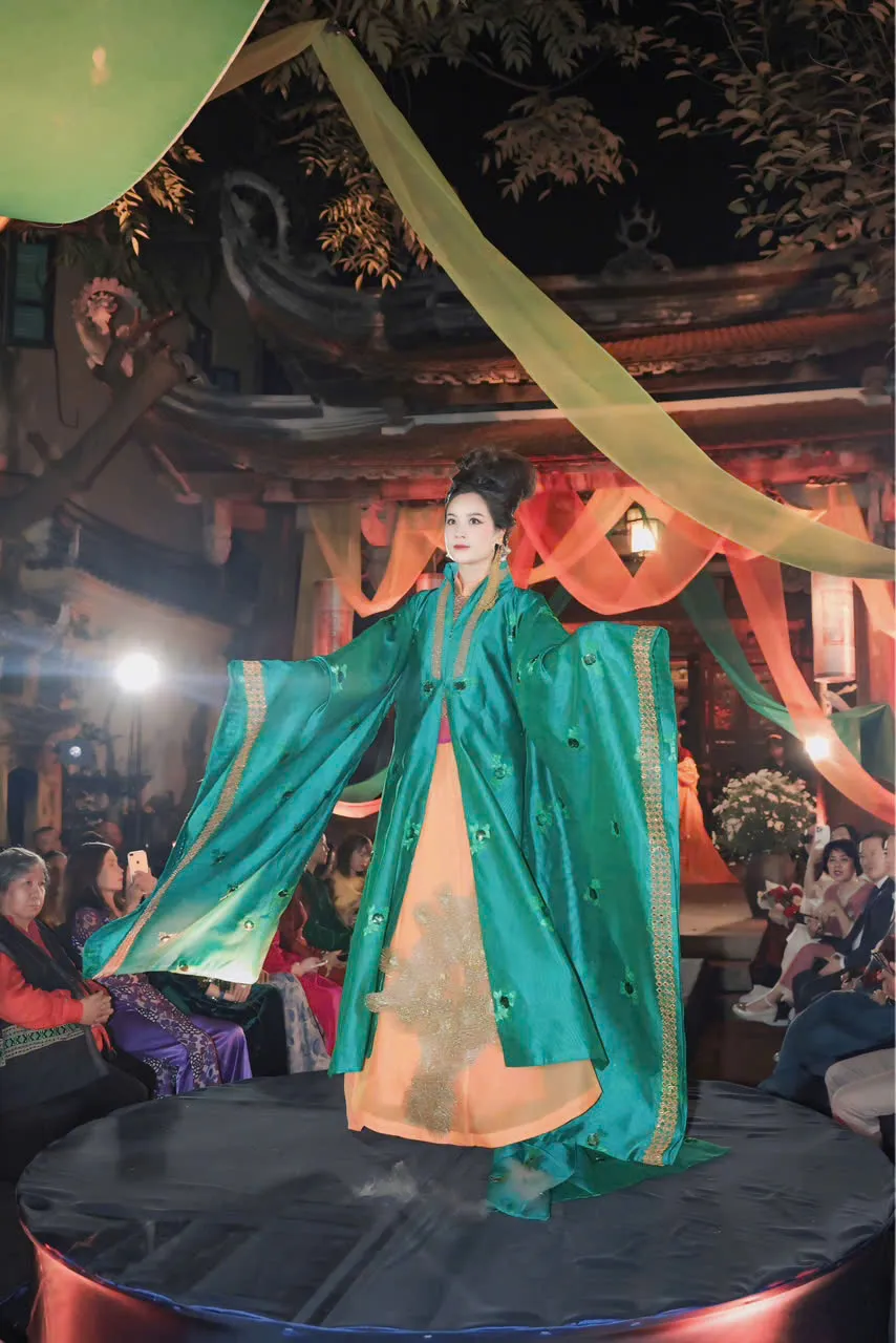 Tôn vinh và lan tỏa giá trị áo dài trong chuỗi hoạt động nhân ngày Di sản Việt Nam - Ảnh 2.