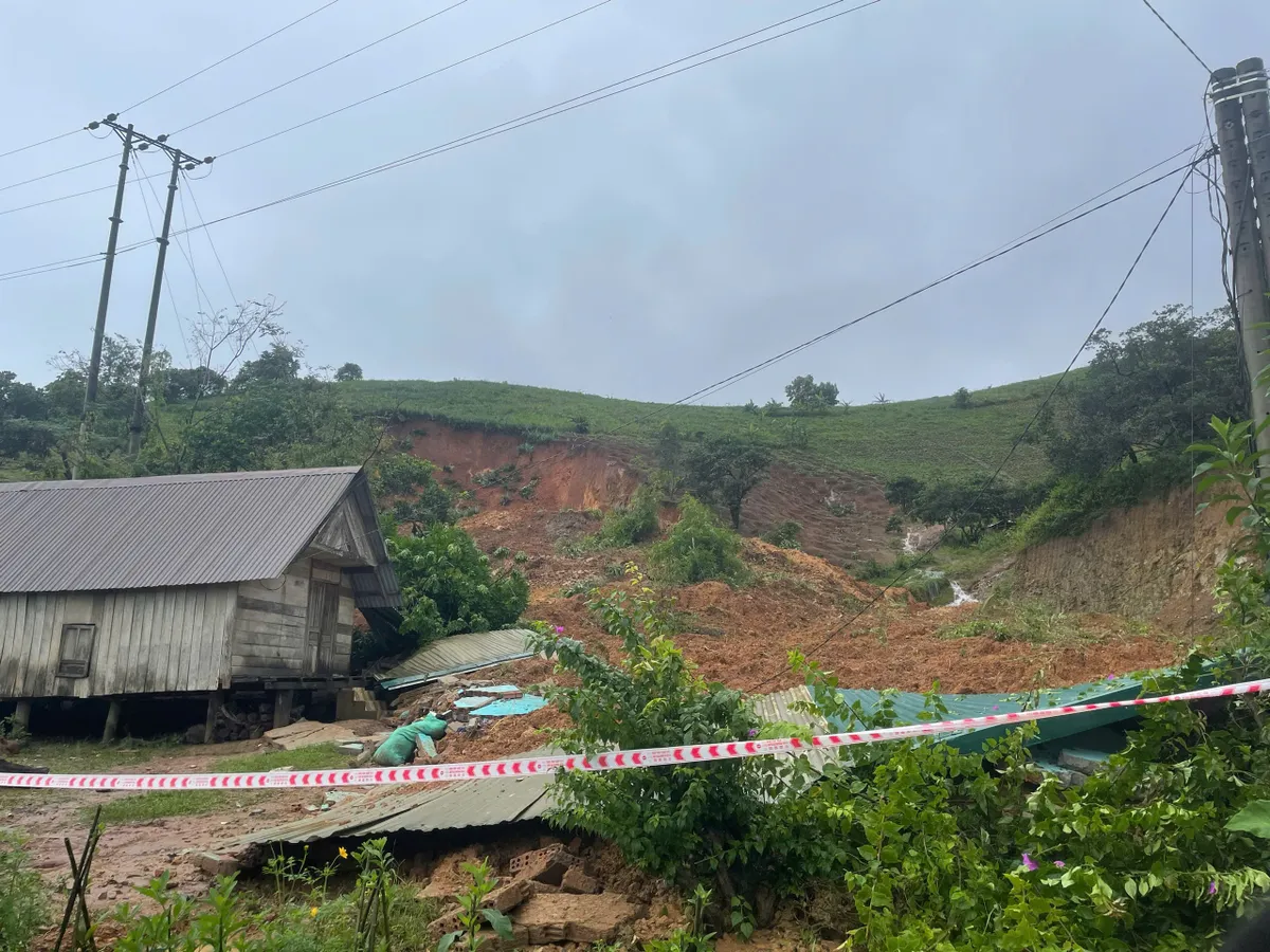 Đắk Lắk: Khẩn trương di dời dân xã Yang Mao đến nơi an toàn- Ảnh 3.