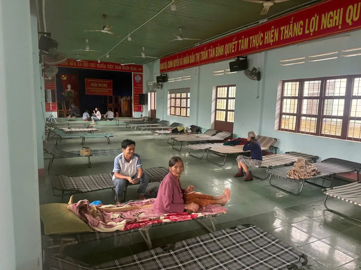 Đà Nẵng: Phát hiện vết nứt ở núi Ngang, xã Sơn Cẩm Hà di dời gần 60 hộ dân - Ảnh 2.