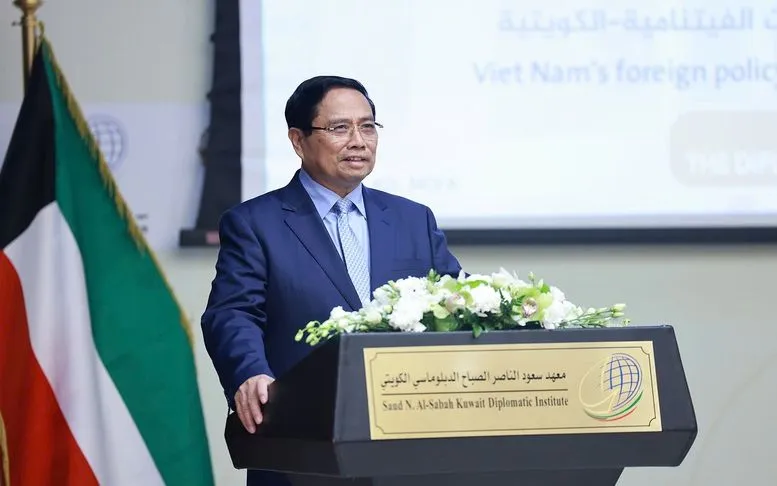 Thủ tướng chia sẻ quan điểm của Việt Nam về thế giới ngày nay tại Học viện Ngoại giao Kuwait - Ảnh: TTXVN