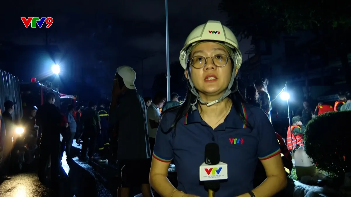 Khẩn trương di dời người dân mắc kẹt vùng lũ