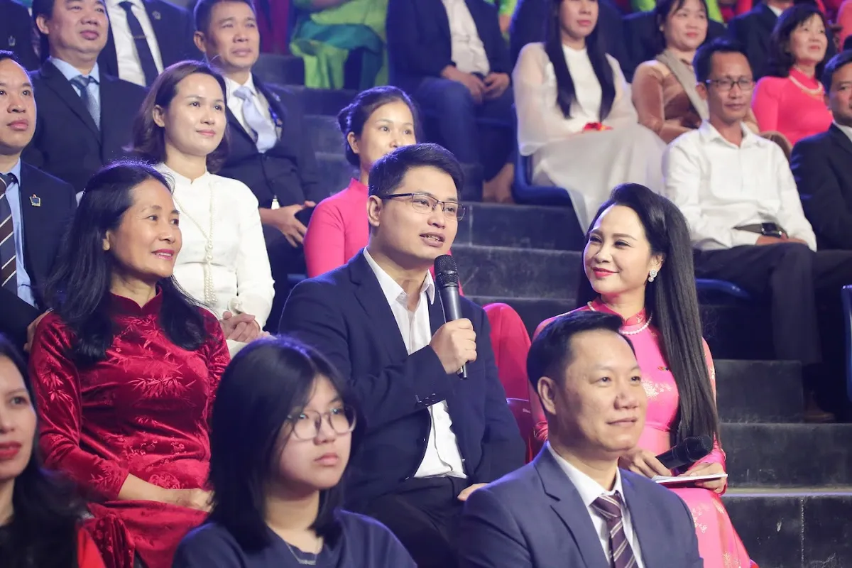 Thầy giáo rời trời Tây, gieo mầm ước mơ khoa học - Ảnh 1.