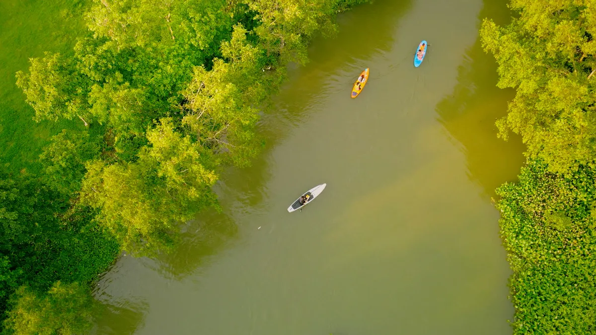 Năng lượng mới từ những mái chèo SUP trên sông Hậu - Ảnh 1.