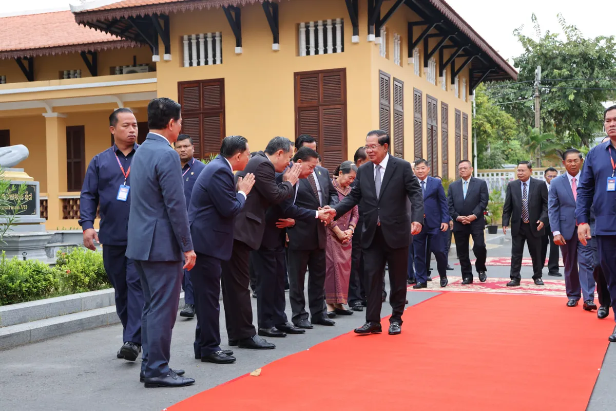 Chủ tịch Thượng viện Campuchia Hun Sen nhắn nhủ Thái Lan: “Khách hàng là thượng đế”- Ảnh 2.