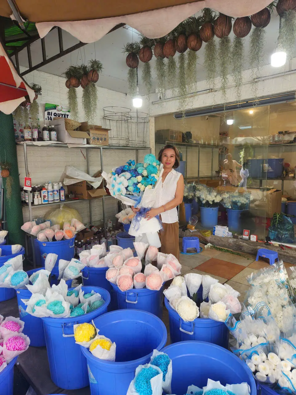 Thị trường hoa cho ngày 20/11 ghi nhận nhiều thay đổi- Ảnh 7.