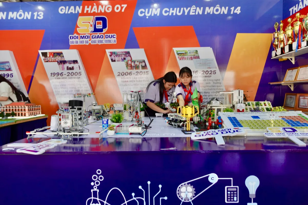 Nhìn lại dấu mốc đáng nhớ trong hành trình nửa thế kỷ phát triển của ngành giáo dục TP Hồ Chí Minh - Ảnh 10.