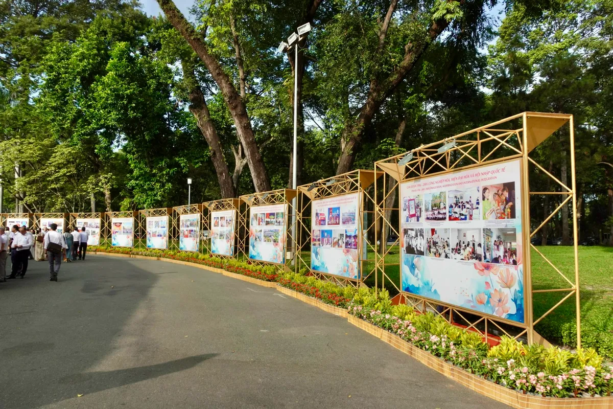 Nhìn lại dấu mốc đáng nhớ trong hành trình nửa thế kỷ phát triển của ngành giáo dục TP Hồ Chí Minh - Ảnh 2.