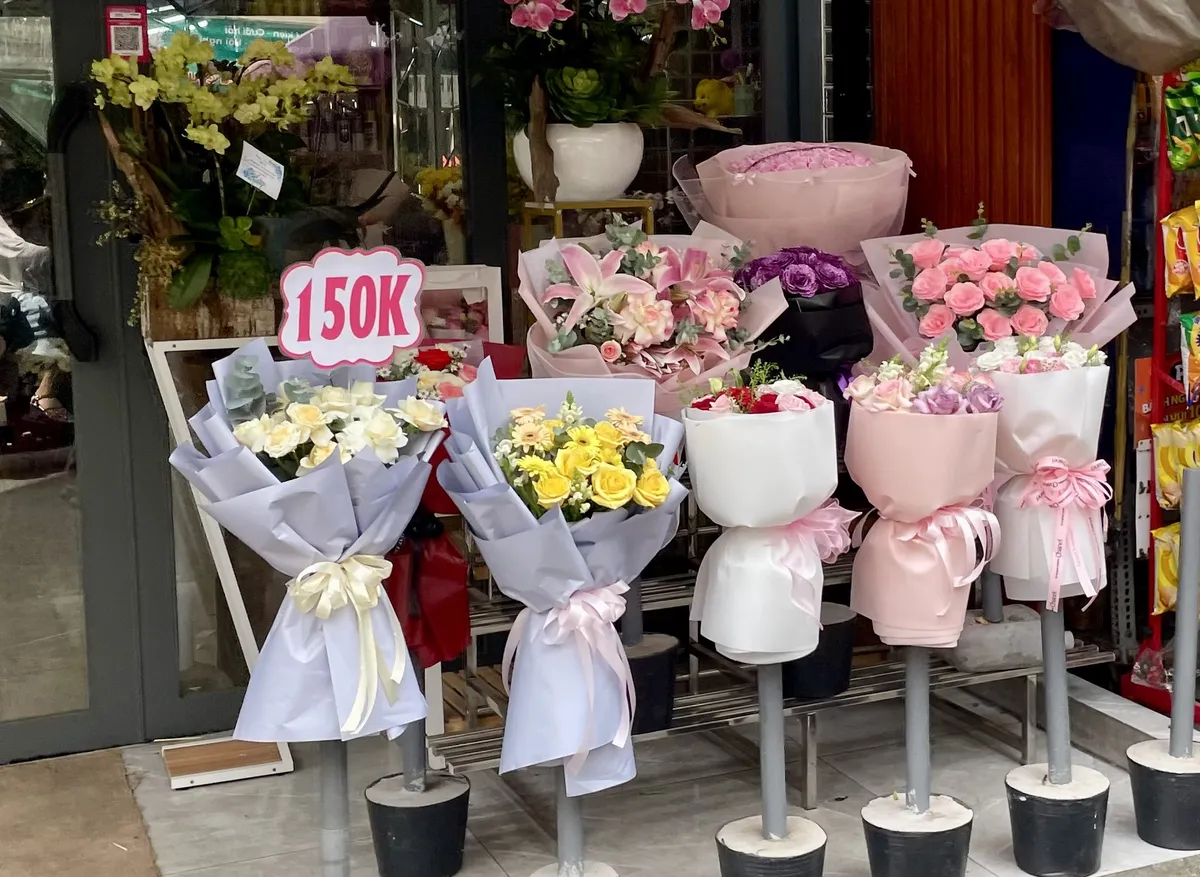 Thị trường hoa cho ngày 20/11 ghi nhận nhiều thay đổi- Ảnh 5.