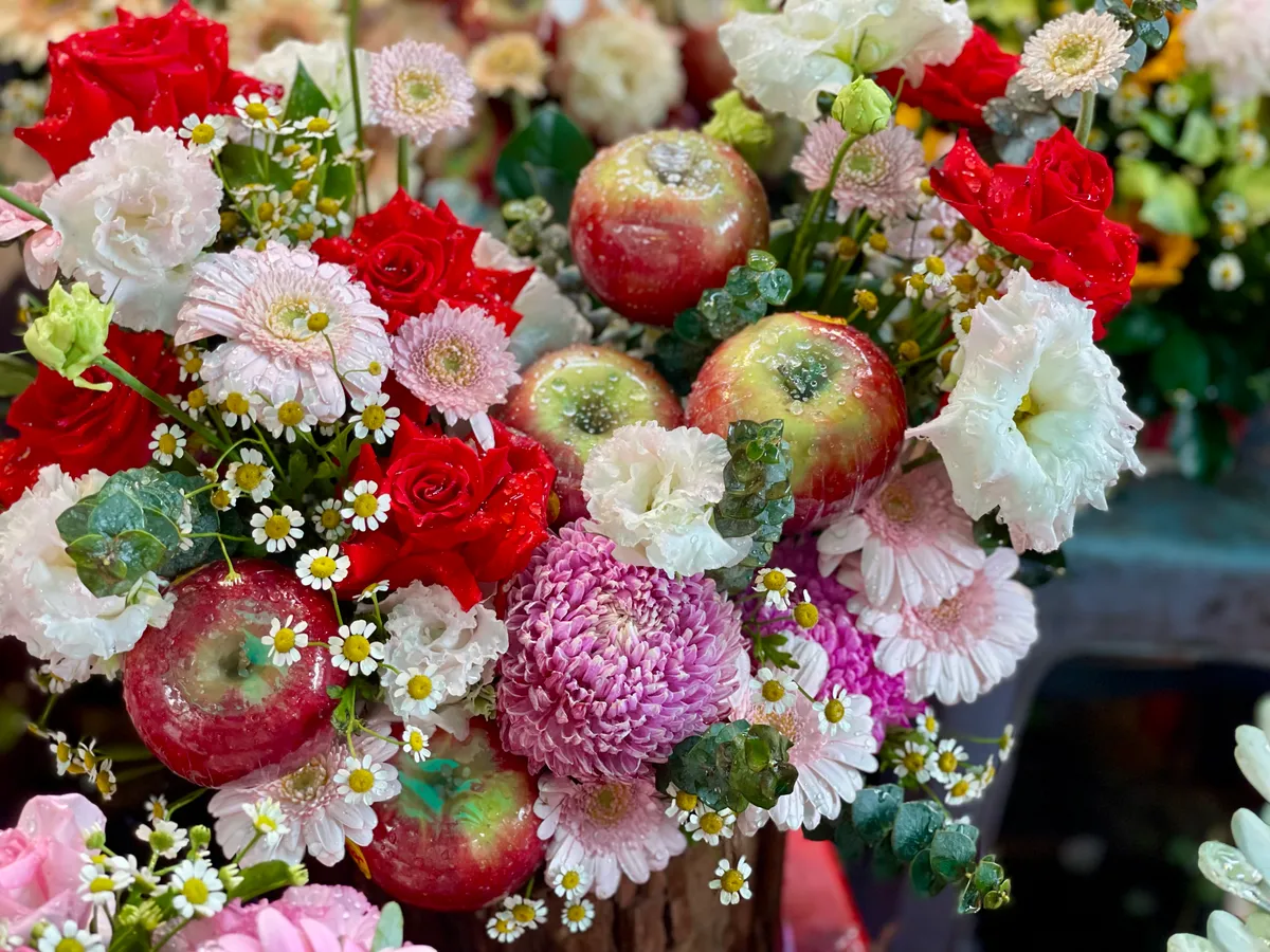 Thị trường hoa cho ngày 20/11 ghi nhận nhiều thay đổi- Ảnh 6.