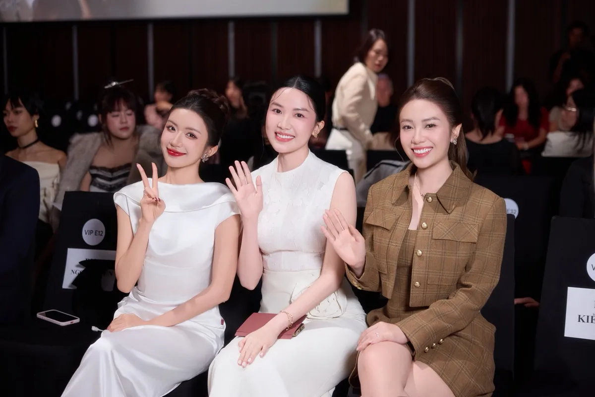 Hồng Diễm, Lương Thu Trang, Việt Hoa 'gây sốt' trên thảm đỏ thời trang - Ảnh 4.