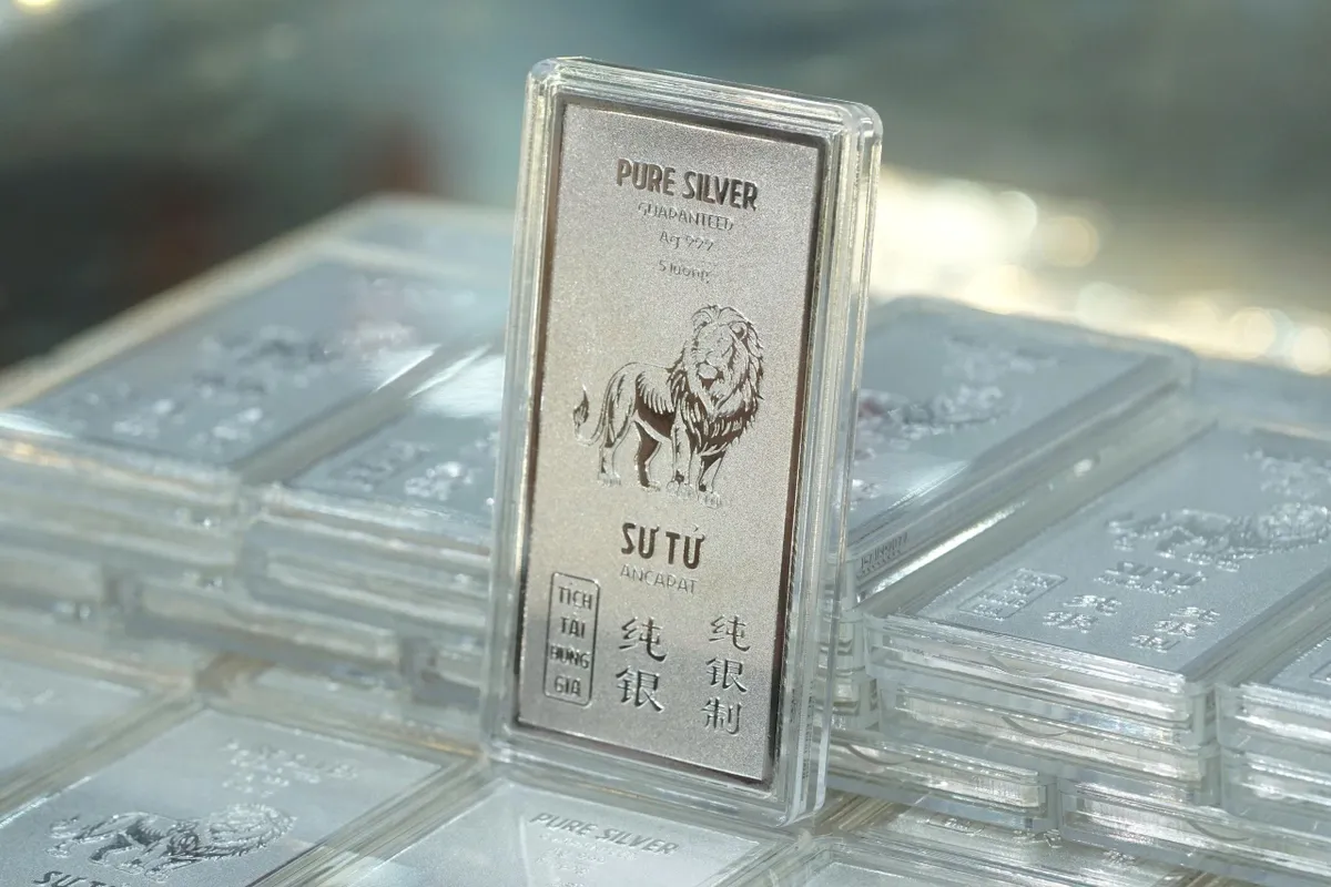 Giá vàng giảm mạnh - Ảnh 2.