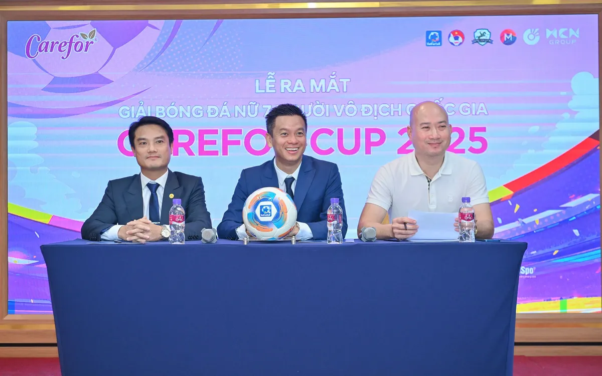 Sáng 12/11 tại Hà Nội, Công ty Cổ phần Bóng đá Việt (VietFootball) phối hợp cùng thương hiệu Carefor tổ chức lễ ra mắt Giải bóng đá nữ 7 người vô địch Quốc gia Carefor Cup 2025.