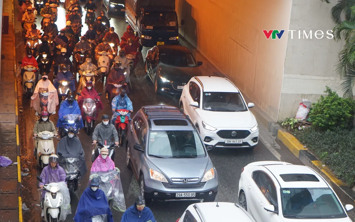 Từ rạng sáng nay (18/11), Hà Nội đã chính thức đón chào đợt không khí lạnh đầu tiên theo cách không thể... Hà Nội hơn