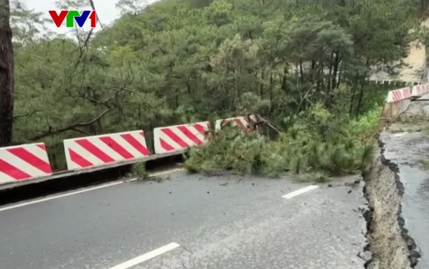 C&ograve;n 6 người bị mất t&iacute;ch trong c&aacute;c vụ sạt lở v&agrave; lũ cuốn - Ảnh 3.