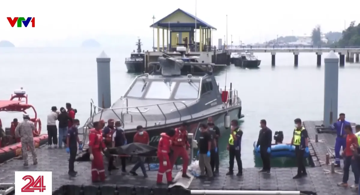 Malaysia cùng Interpol truy lùng đường dây buôn người sau vụ lật thuyền di cư - Ảnh 1.