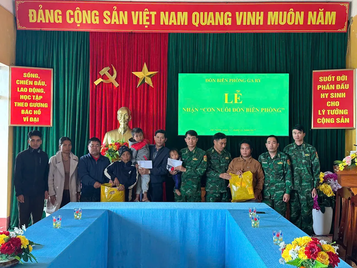 Đà Nẵng: Đồn Biên phòng Ga Ry nhận nuôi hai trẻ mồ côi trong vụ sạt lở tại Hùng Sơn - Ảnh 2.