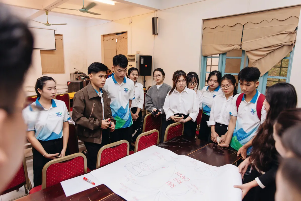 Từ Hà Nội đến COP30: Thanh niên ASEAN đối thoại tìm nguồn lực cho giải pháp xanh - Ảnh 1.