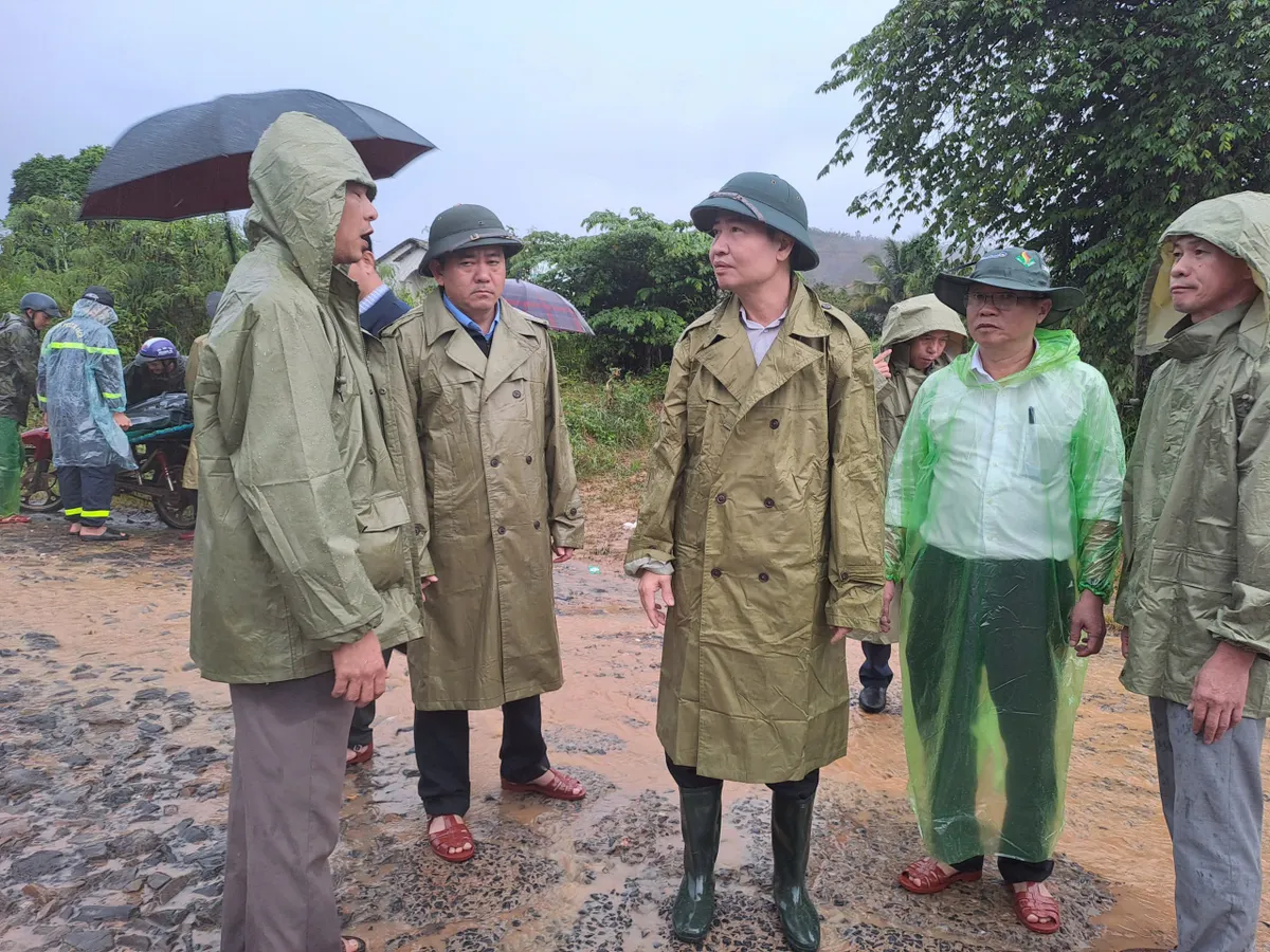 Đắk Lắk: Kiên quyết di dời toàn bộ người dân vùng nguy cơ ngập lụt, sạt lở đến nơi an toàn - Ảnh 1.