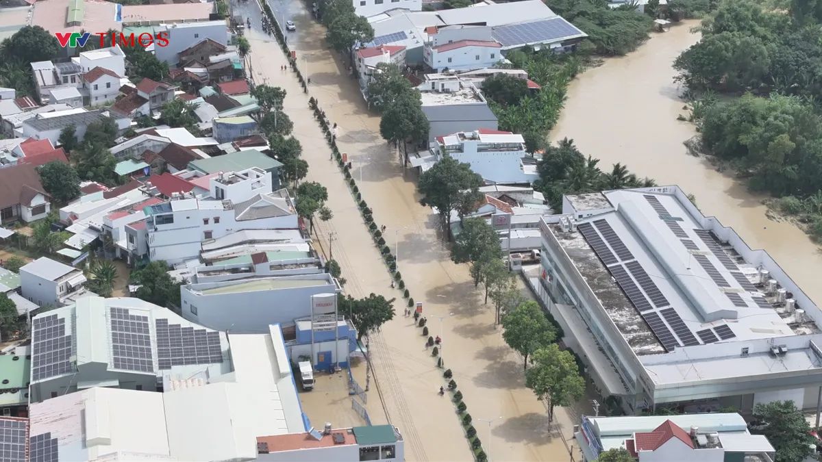 Khánh Hòa: Mưa lũ làm 10 người chết, 2 mất tích. Kích hoạt phương án ứng phó khẩn cấp - Ảnh 1.