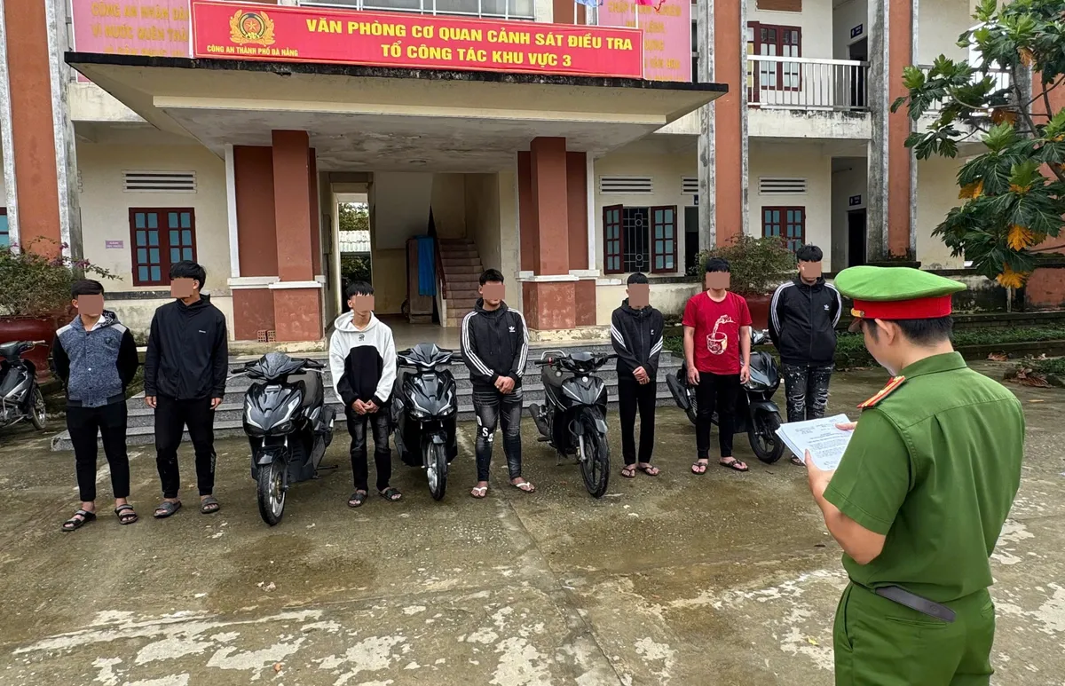 Nhóm thanh thiếu niên mang đao, tuýp sắt tấn công người đi đường ở Đà Nẵng - Ảnh 1.