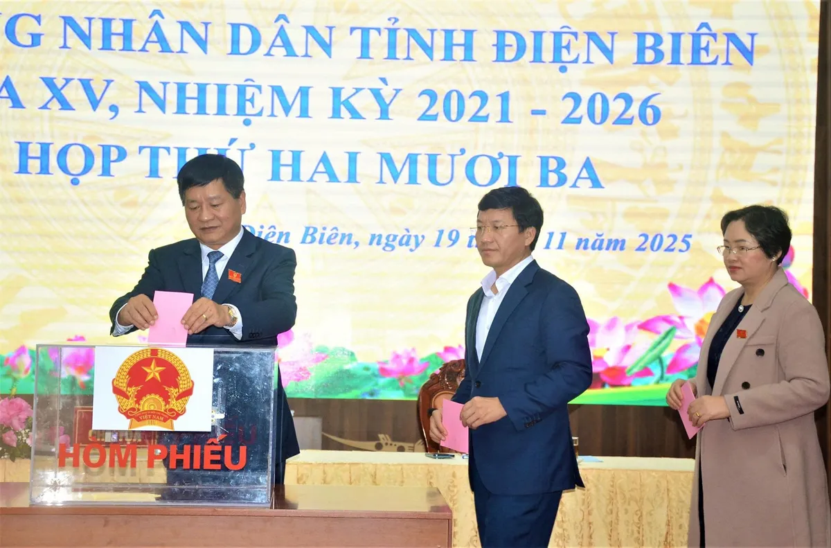 Điện Bi&ecirc;n kiện to&agrave;n chức danh Chủ tịch Hội đồng nh&acirc;n d&acirc;n v&agrave; Chủ tịch Ủy ban nh&acirc;n d&acirc;n tỉnh - Ảnh 2.