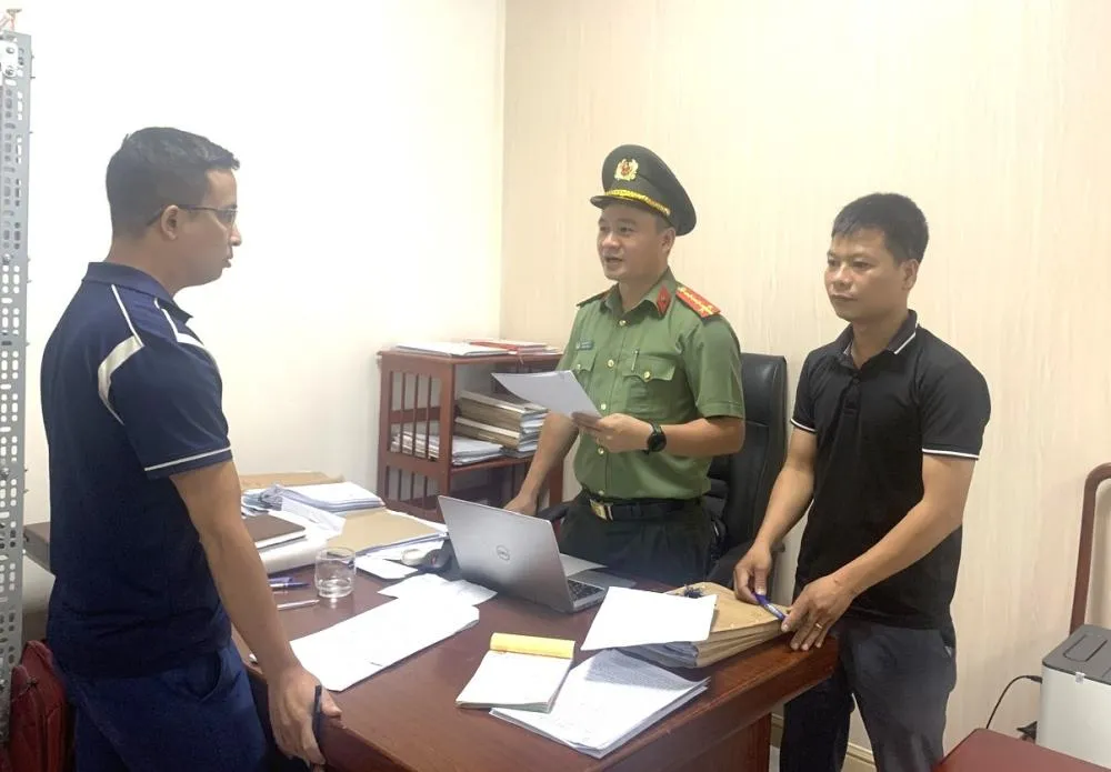 Phá đường dây tổ chức cho người khác trốn đi nước ngoài, khởi tố 9 bị can - Ảnh 1.