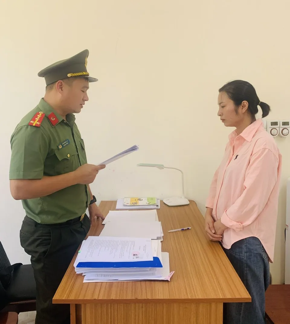 Phá đường dây tổ chức cho người khác trốn đi nước ngoài, khởi tố 9 bị can - Ảnh 3.