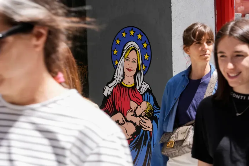 Ý đối mặt với nạn giết phụ nữ, dấy lên chỉ trích với Thủ tướng Meloni - Ảnh 2.